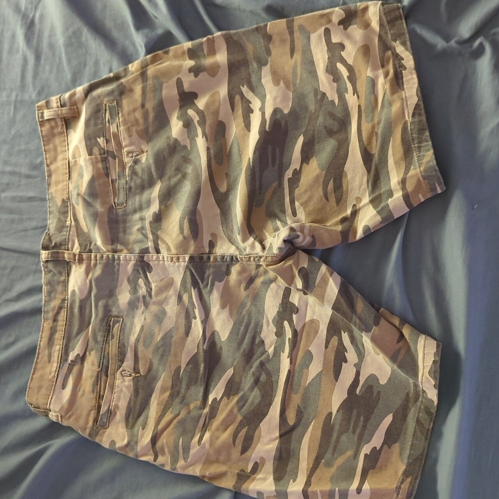 Shorts - Picture 4 of 5